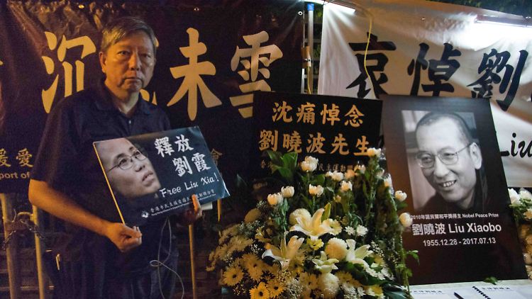 In Hongkong gedenken Menschen des Nobelpreisträgers Liu Xiaobo.