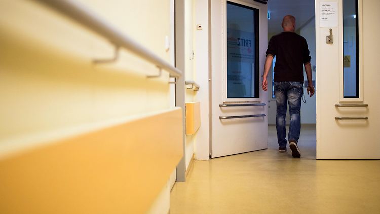In einem Berliner Modellversuch kommt der Psychiater zum Patienten nach Hause.