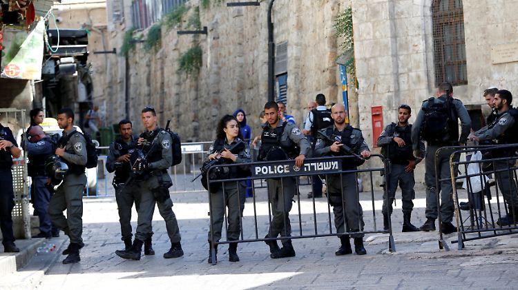 Die israelische Polizei war mit einem Großaufgebot am Tatort.