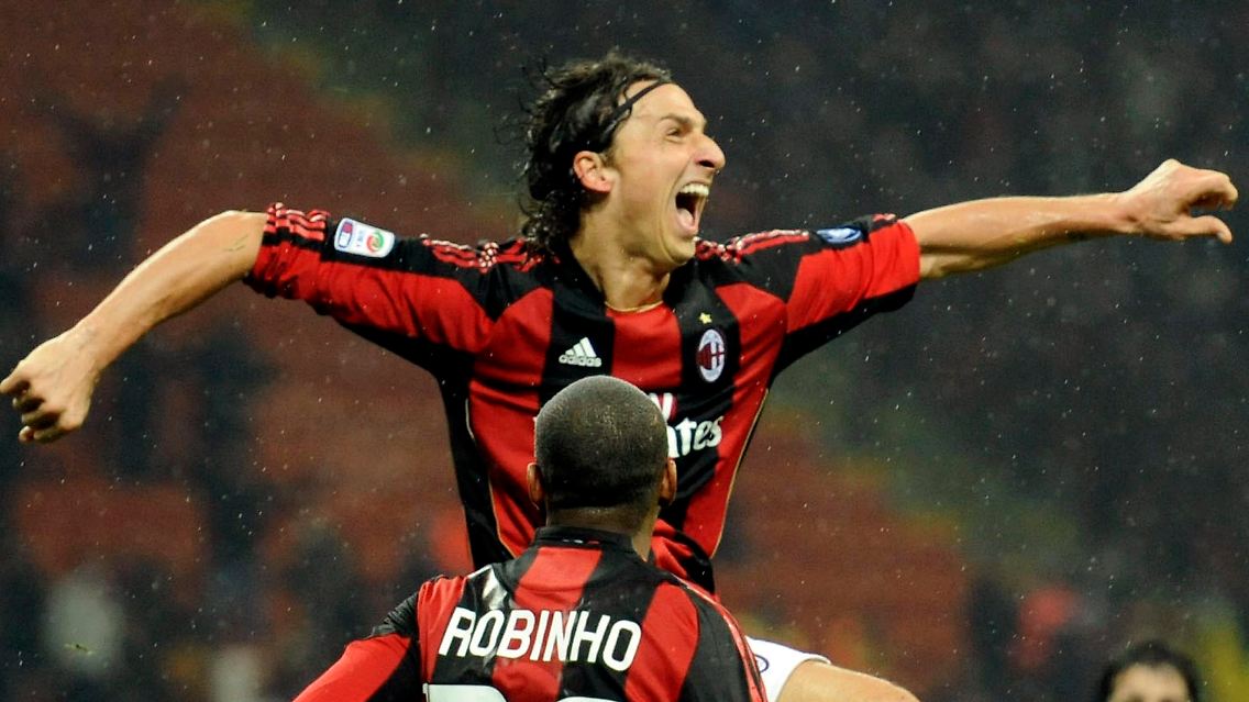 Da freut er sich: Zlatan Ibrahimovic nach seinem Fallrückzieher-Siegtor gegen den AC Florenz.