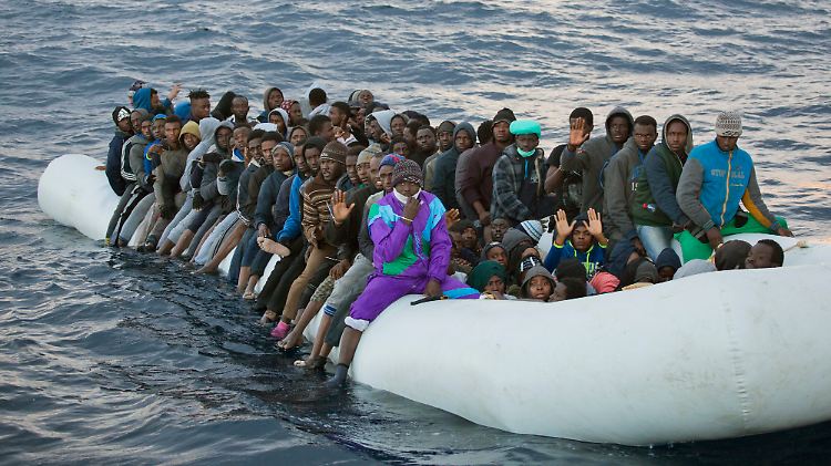 Eine rechtsextreme Gruppe will auf See Flüchtlinge stoppen.