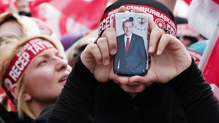 Der Präsident telefoniert mit: Erdogan findet neue Wege, seine politischen Botschaften zu verkünden.