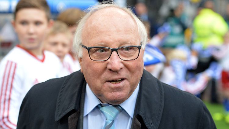"Seitdem kann ich nicht mal mehr lange spazieren gehen": Uwe Seeler