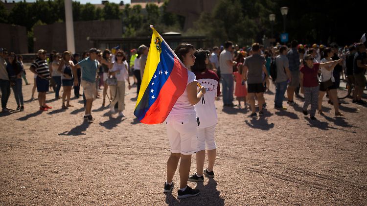 Auch im Ausland - hier in Madrid - stimmten viele Venezolaner bei dem Plebiszit ab.