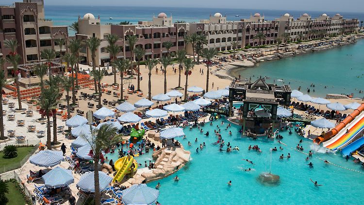 Blick auf die Hotelanlagen in Hurghada, an deren Strand ein Attentäter mehrere Urlauber mit dem Messer attackierte.