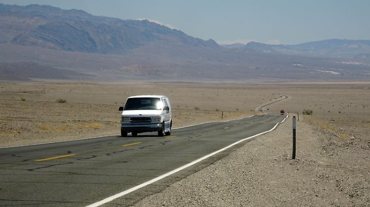 Auch wer mit einem Mietwagen keine Kontinente durchkreuzen will, sondern nur im Urlaub den nächsten Badestrand besuchen, sollte besser einiges beachten, um Zeit, Geld und Ärger zu sparen.