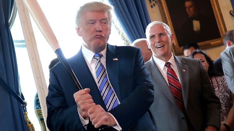 Bei der Vorstellung von "Made in America"-Produkten nahm Donald Trump Deutschland aufs Korn.