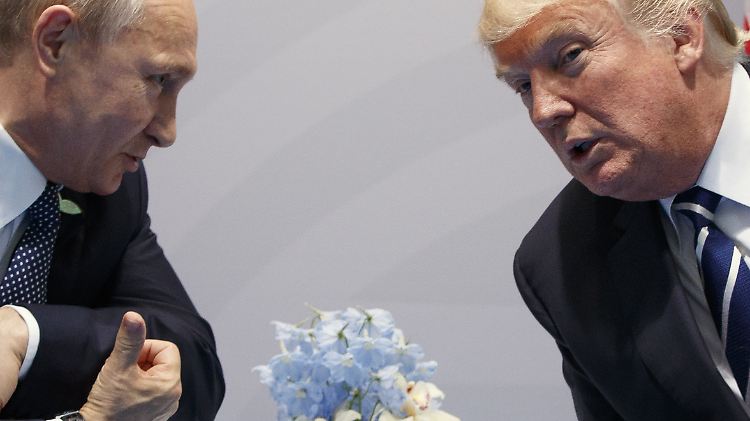 Trump (r.) muss den neuen Sanktionen gegen Russland noch zustimmen.