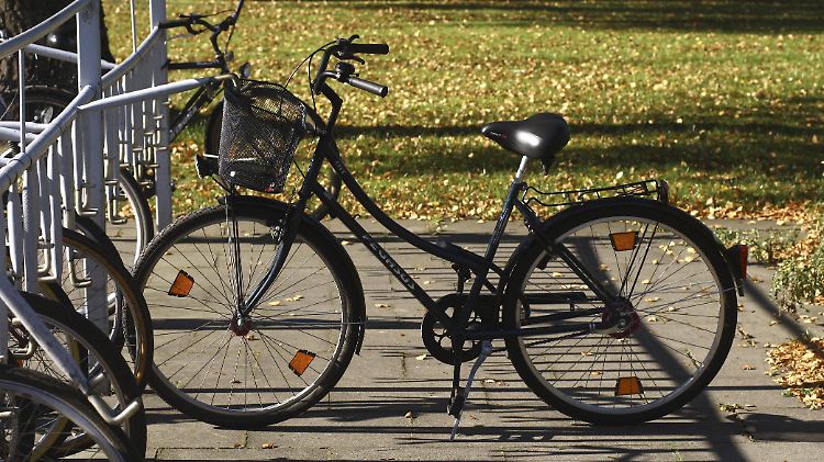 Mal eben nach dem Fahrrad zu schauen, gehört zu den "eigenwirtschaftlichen Gründen" - und ist nicht versichert. 