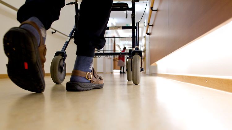 Ein Drittel der über 50-Jährigen hat schon nach Pflegemöglichkeiten gesucht.