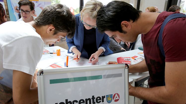 Die Verknüpfung von Deutschkursen und Praxiserfahrung funktioniert laut Jobcenter nach wie vor zu schlecht. 