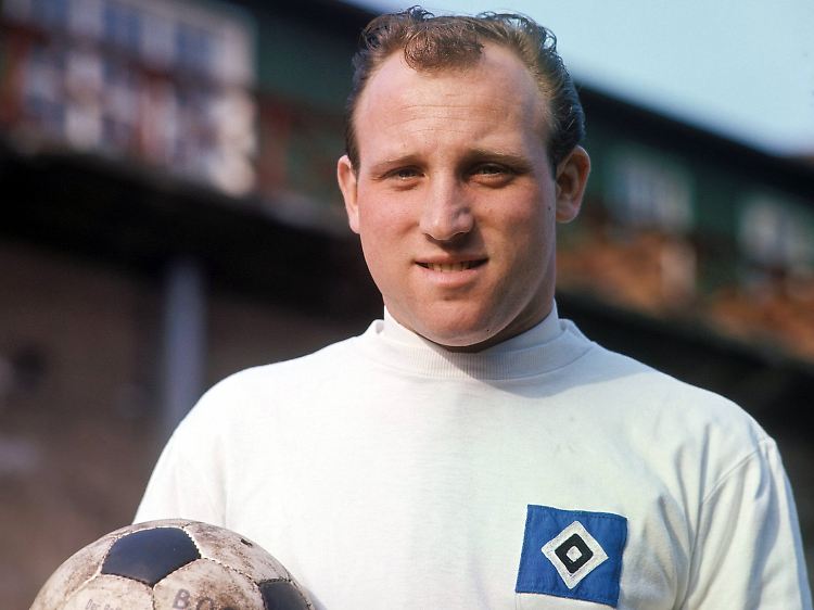 "Uwe Seeler sprang mit dem Kopf höher als unser Torwart Charly Paul mit den Fäusten."