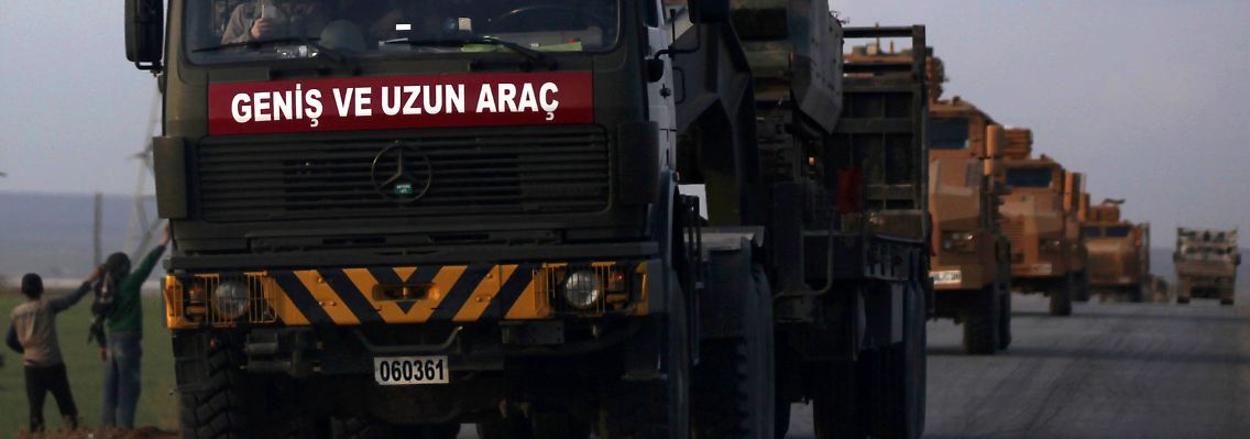 Ein türkischer Militärkonvoi in Syrien
