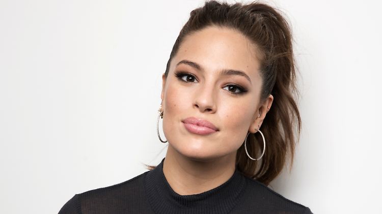 Auch angezogen ein Hingucker: Ashley Graham.