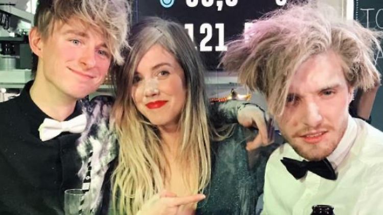 Rens, Nellie und Bastiaan (v.l.) testen Drogen vor der Kamera - ganz legal.