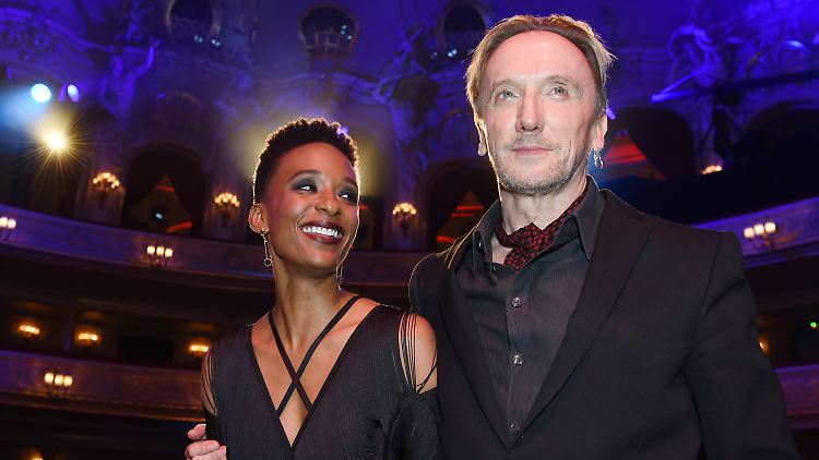 In den Hafen der Ehe eingelaufen: Marius Müller-Westernhagen und Lindiwe Suttle. 