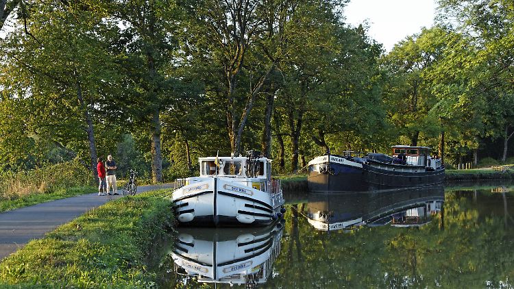 Hausboot auf dem Canal des Vosges, früher Canal de l'Est.