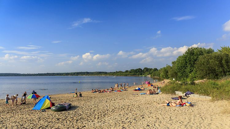 Strand am Senftenberger See bei Koschen: Der Senftenberger See liegt im Lausitzer Seenland, einer künstlich geschaffenen Seenkette.