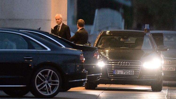 Bundesregierung und Autoindustrie - hier VW-Chef Müller beim Autogipfel 2016 im Kanzleramt - pflegen enge Kontakte. 