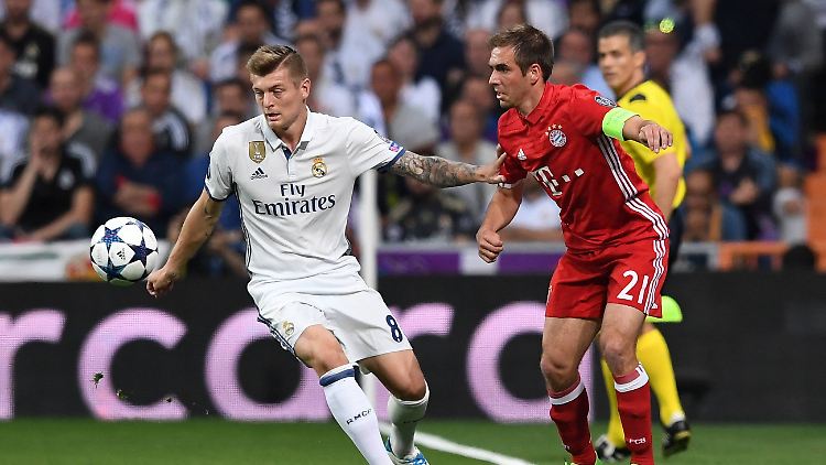 Auf dem Platz setzt sich Kroos mit Real Madrid gegen Lahm durch - auf dem "Kicker"-Treppchen reiht er sich dahinter ein.