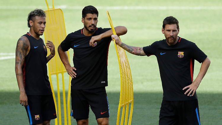 Ist das auch der künftige Angriff des FC Barcelona? Bei dem Hickhack um Neymar (l.) ist das mehr als fraglich.