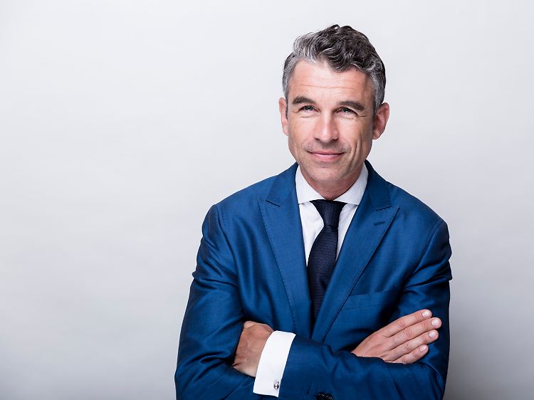 Carsten Riehemann ist Geschäftsführender Gesellschafter bei der Vermögensverwaltung Albrecht, Kitta & Co. und seit Mitte der 90er Jahre als Vermögensverwalter und Vermögensberater für Unternehmer, Privatkunden und Stiftungen tätig.
