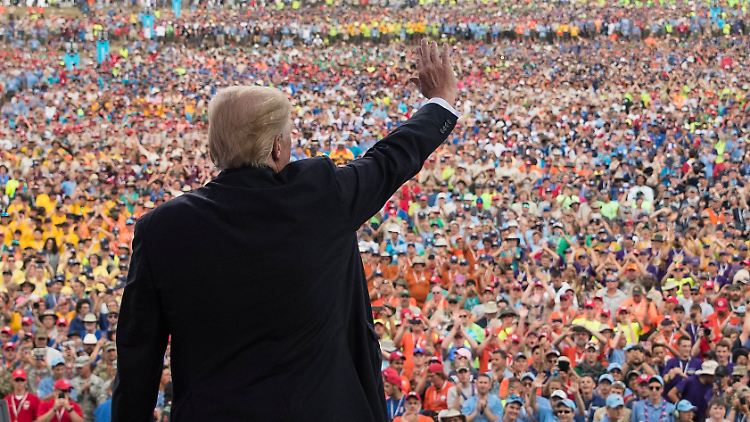 Trump kann es nicht lassen, Clinton zu attackieren. Selbst bei einem Auftritt vor Pfadfindern am Montag sprach er über sie.