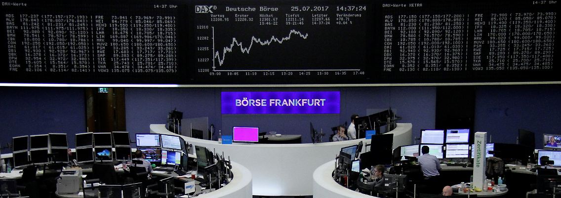 Ohne große Ausschläge und Zug nach oben präsentiert sich der Dax am zweiten Handelstag der Woche.