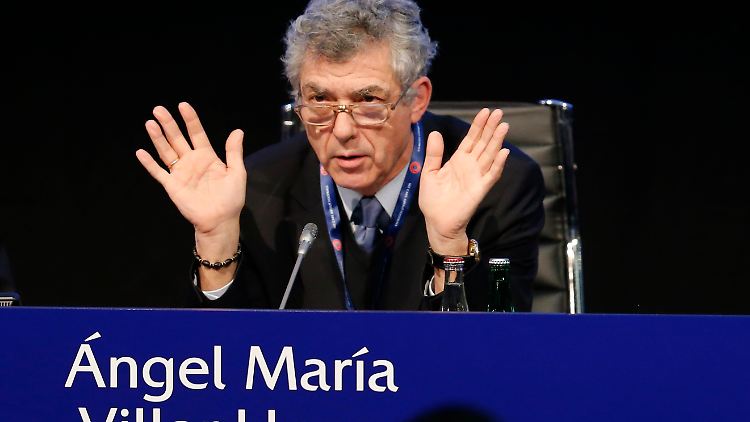 Sowohl bei der Uefa als auch bei der Fifa hat Villar Llona seine Ämter niedergelegt.