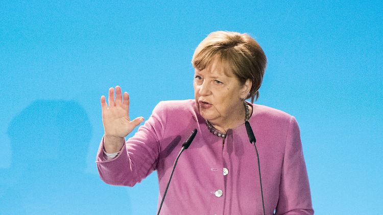 Angela Merkel hat Italien Unterstützung bei der Bewältigung der Migrationswelle aus dem Mittelmeer zugesagt.