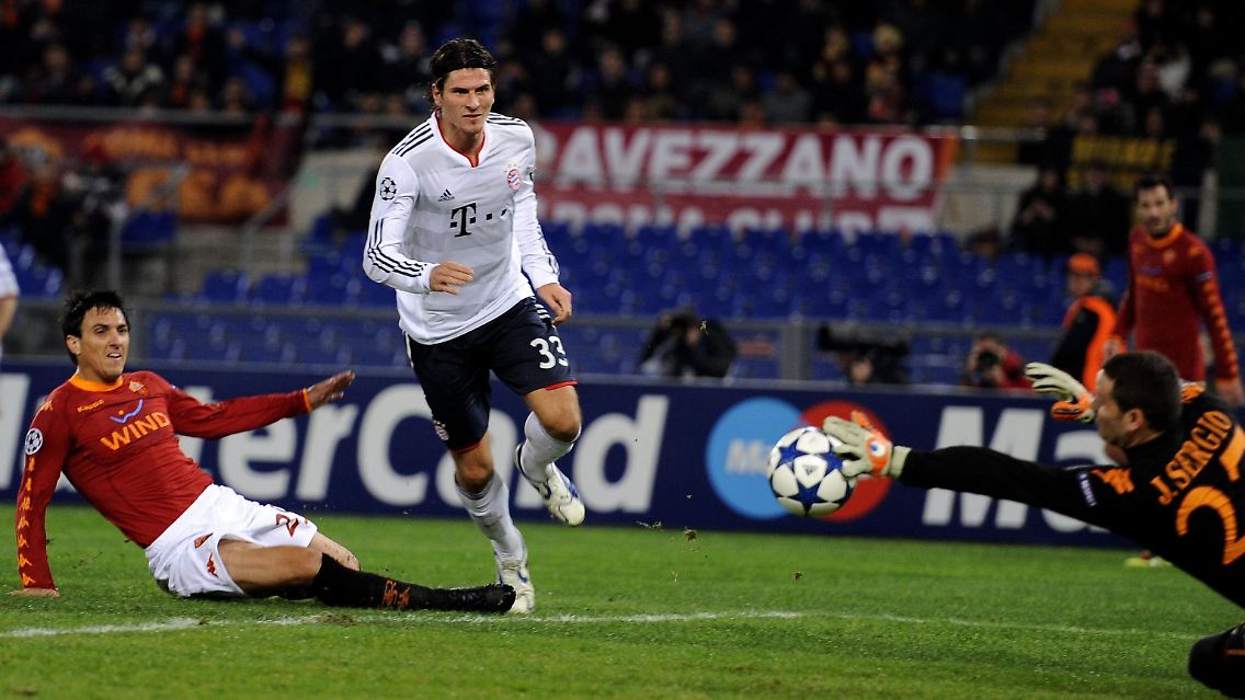 Mario Gomez erzielte vor der Pause zwei schöne Tore.