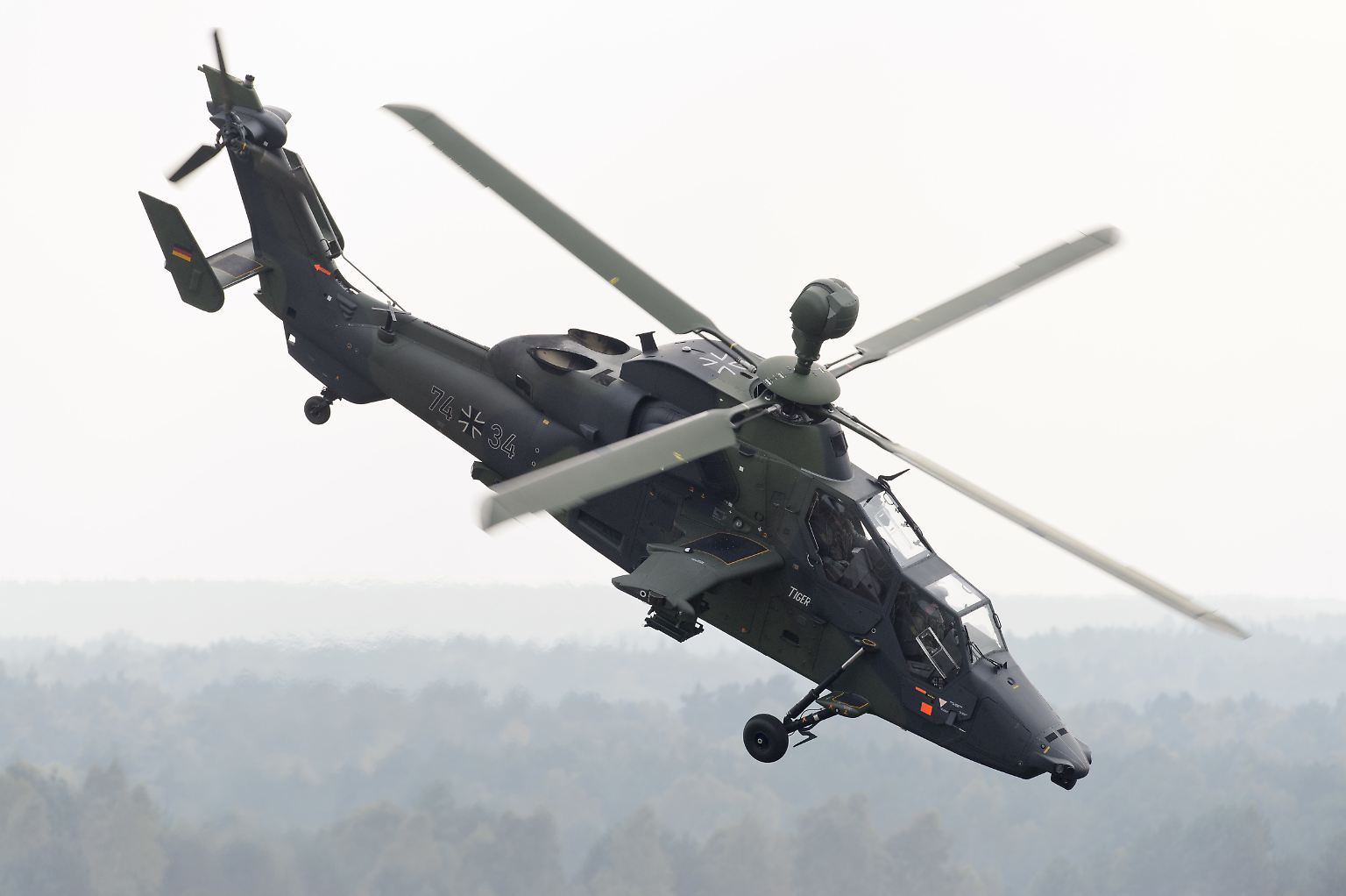 Bei dem Absturz eines Bundeswehrhubschraubers  vom Typ "Tiger" in Mali sind beide Besatzungsmitglieder ums Leben gekommen. 