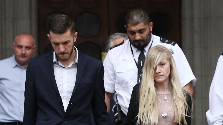 Erst am Montag hatten Charlies Eltern ihren monatelangen Rechtsstreit mit dem Londoner Great-Ormond-Street-Krankenhaus aufgegeben.