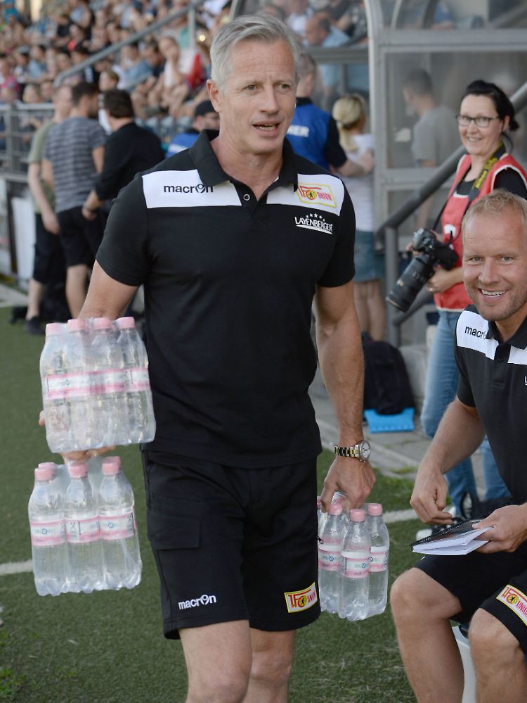 Nicht nur Wasserträger: Jens Keller hat den FC Union Berlin gut im Griff.
