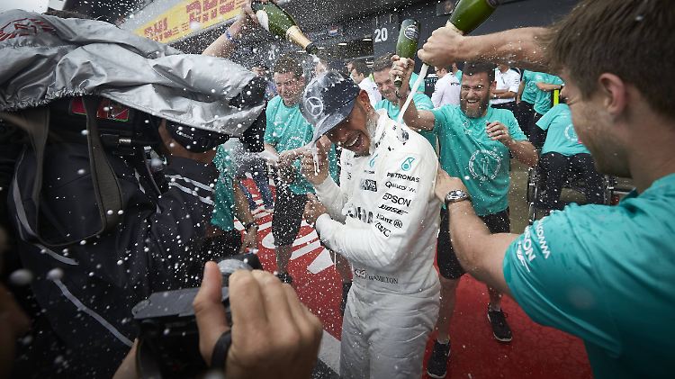 Lewis Hamilton schwimmt derzeit auf einer Erfolgswelle.