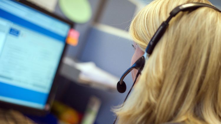 An den Hotlines wie auch per E-Mail profilieren sich die Mitarbeiterinnen und Mitarbeiter zahlreicher Unternehmen mit einer guten Kompetenz.