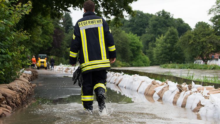 Ein Feuerwehrmann in Hildesheim.
