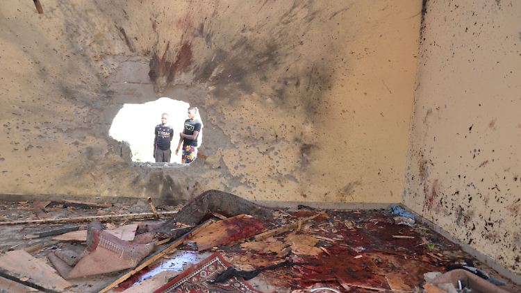 Eine Explosion - ausgelöst durch Boko Haram - sprengt ein Loch in diese Häuserwand.