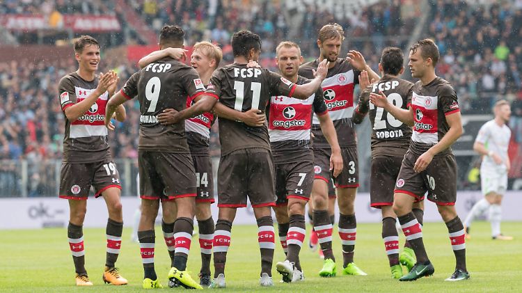 Der Hype um St. Pauli ebbt auch zur neuen Saison nicht ab. Die Mannschaft gilt als Geheimfavorit.