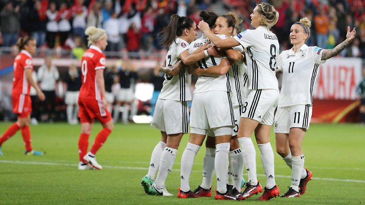 Selbstbewusst gehen die DFB-Frauen ins EM-Viertelfinale gegen Dänemark - trotz akuter Ladehemmung.
