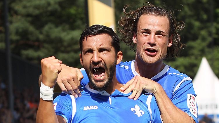 In der 2. Fußball-Bundesliga wollen die Darmstädter "Lilien" um Kapitän Aytac Sulu wieder aufblühen.