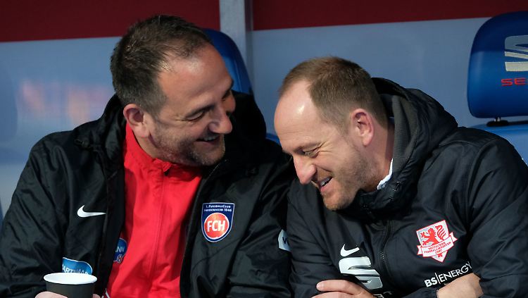Frank Schmidt (l.) und Torsten Lieberknecht haben einen sicheren Job in einem unsicheren Geschäft.