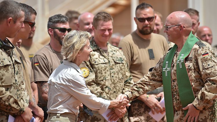 Von der Leyen spricht ihr Mitgefühl aus.