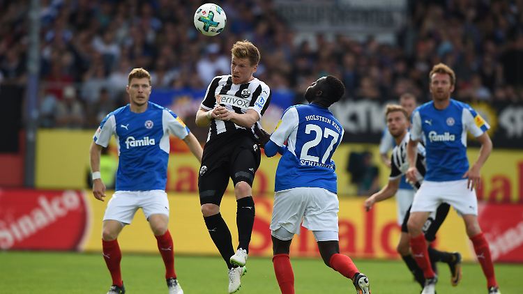 Auch von einem 0:2-Rückstand gegen Sandhausen ließ sich Holstein Kiel seine Zweitliga-Rückkehr nicht vermiesen.