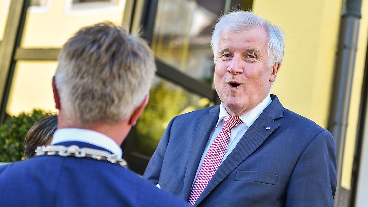 Wenn die Obergrenze nicht im Koalitionsvertrag steht, dann kommt sie eben trotzdem. So verkauft es Horst Seehofer.
