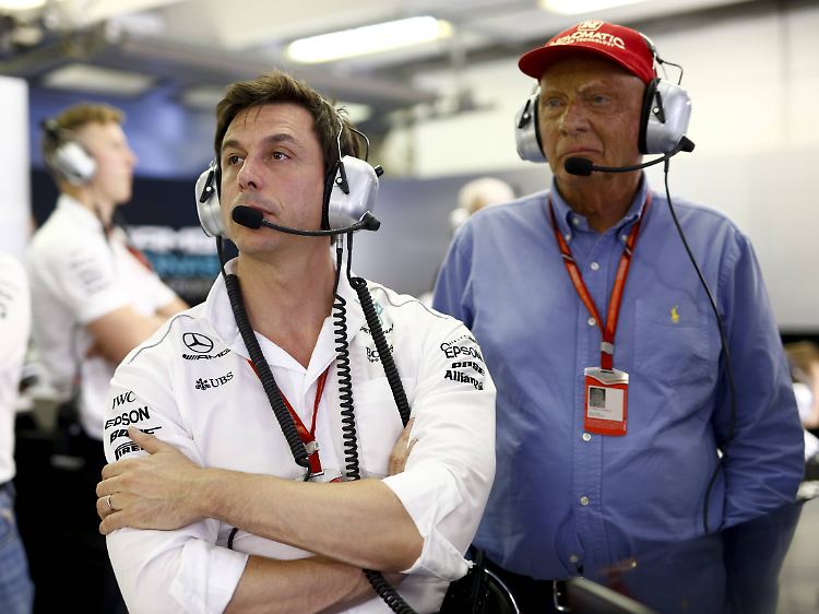 Mercedes-Motorsportchef Toto Wolff musste mit dem Aufsrichtsratsvorsitzenden Niki Lauda eine extrem schwere Entscheidung fällen.