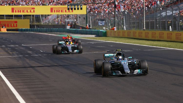 Auf der Zielgeraden gab Lewis Hamilton den dritten Platz an Mercedes-Teamkollege Valtteri Bottas zurück.