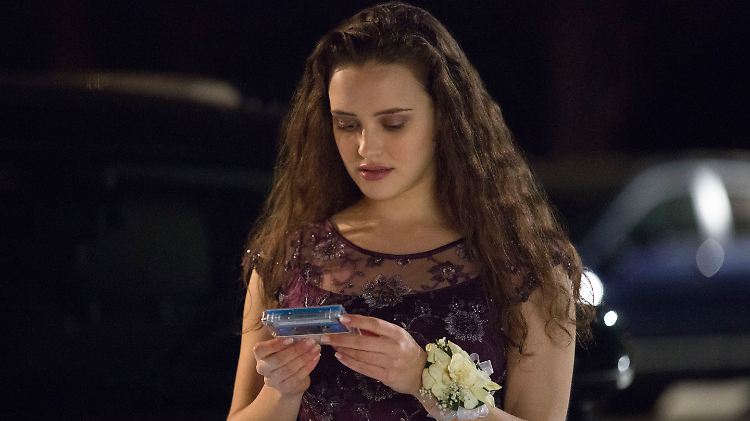 Kassetten mit brisanter Botschaft: US-Schauspielerin Katherine Langford in ihrer Rolle als Hannah Baker.