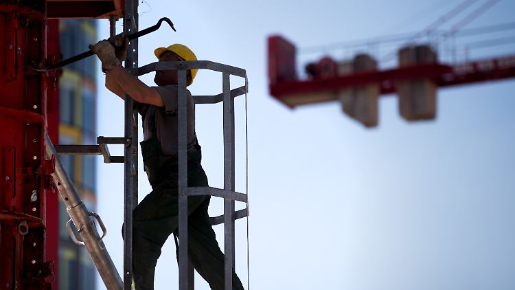 Die um jahreszeitliche Einflüsse bereinigte Erwerbslosenzahl lag im Juli bei 2,54 Millionen.