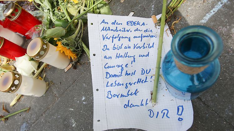 Vor dem Hamburger Supermarkt, in dem der Anschlag stattfand.